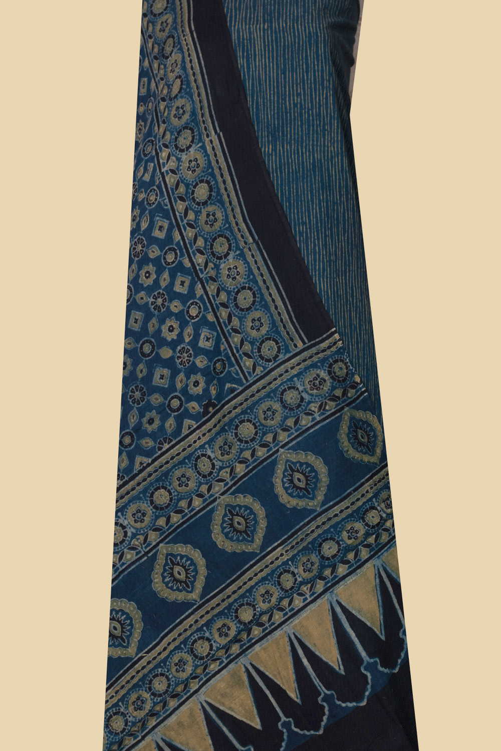 Top and Dupatta - Matkatus