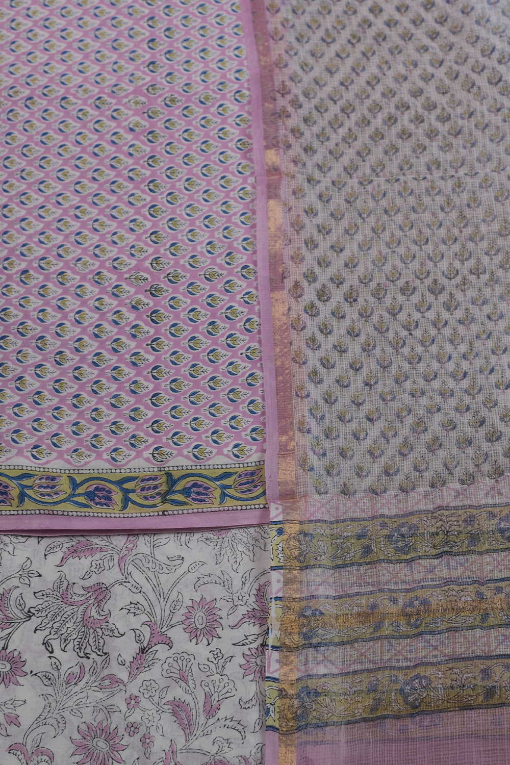Unstitched Suits - Matkatu