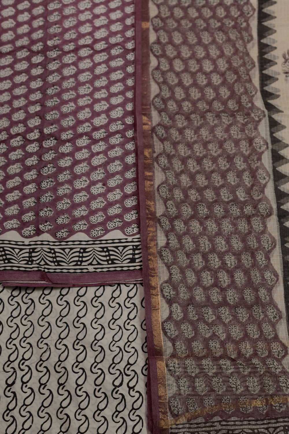 Unstitched Suits - Matkatu