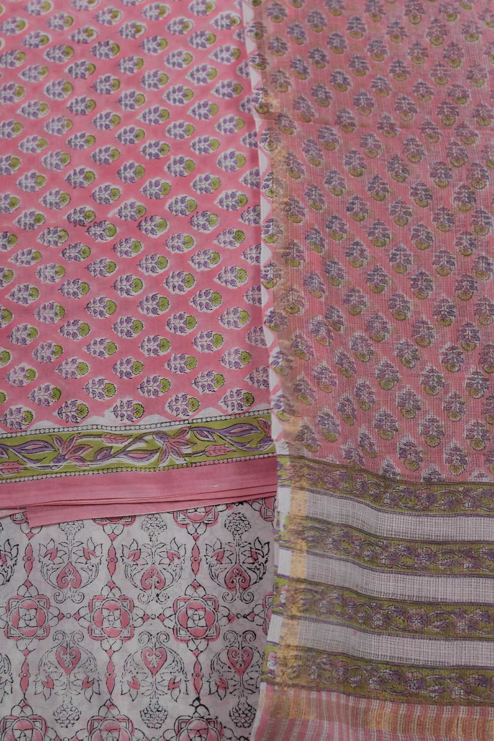 Unstitched Suits - Matkatu