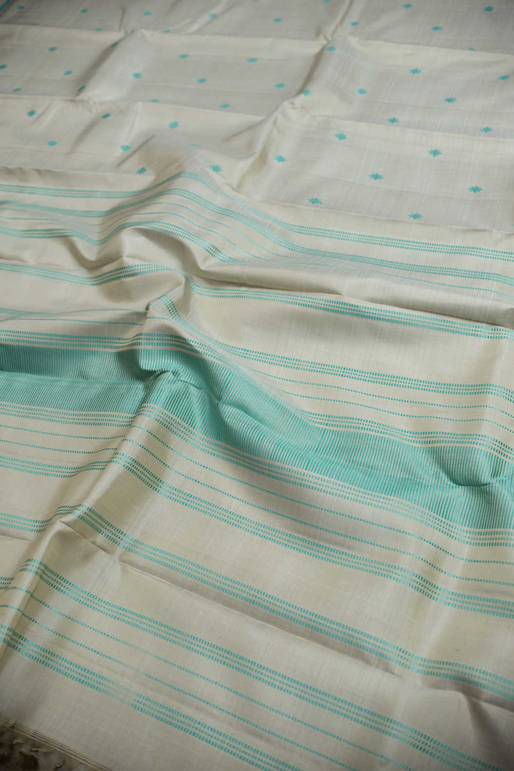 Green Thread Butta on Cream Kanchipuram Silk saree