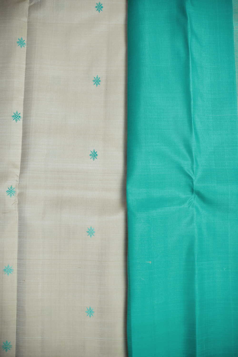 Green Thread Butta on Cream Kanchipuram Silk saree