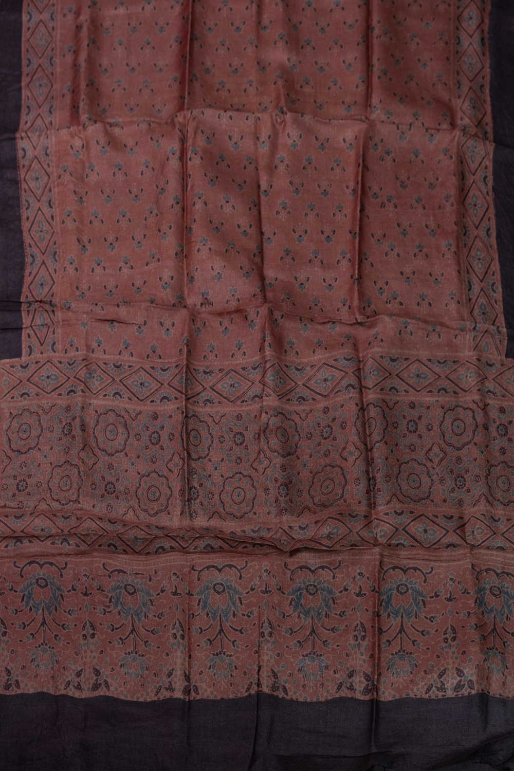 Unstitched Suits - Matkatu