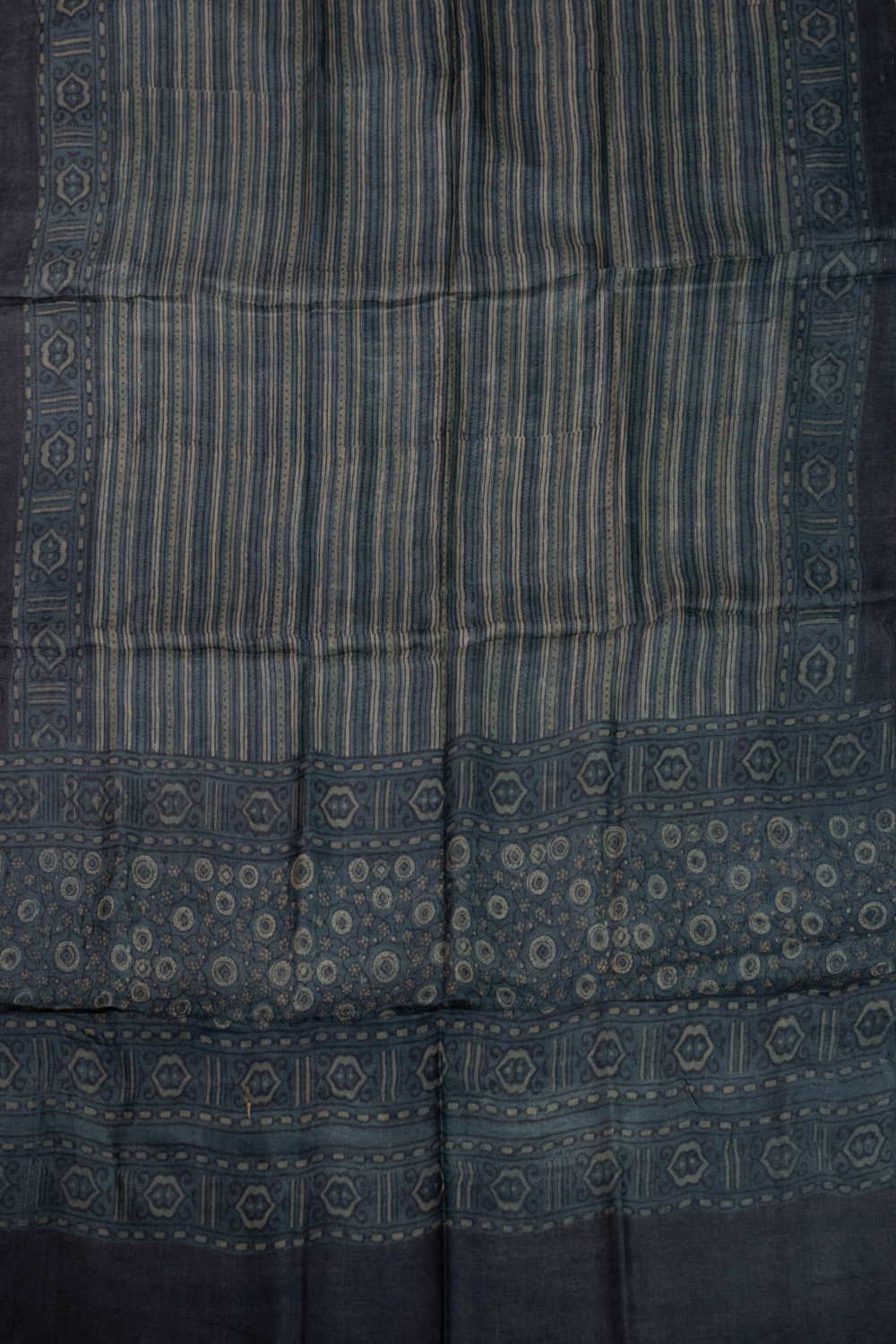Unstitched Suits - Matkatu