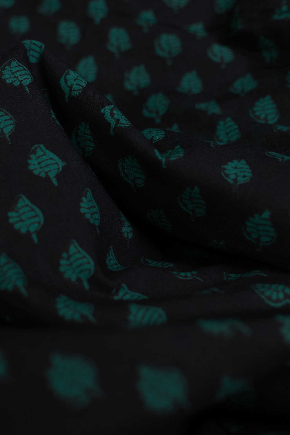 Leaf Motifs Bagh Cotton Fabric-1.6 M