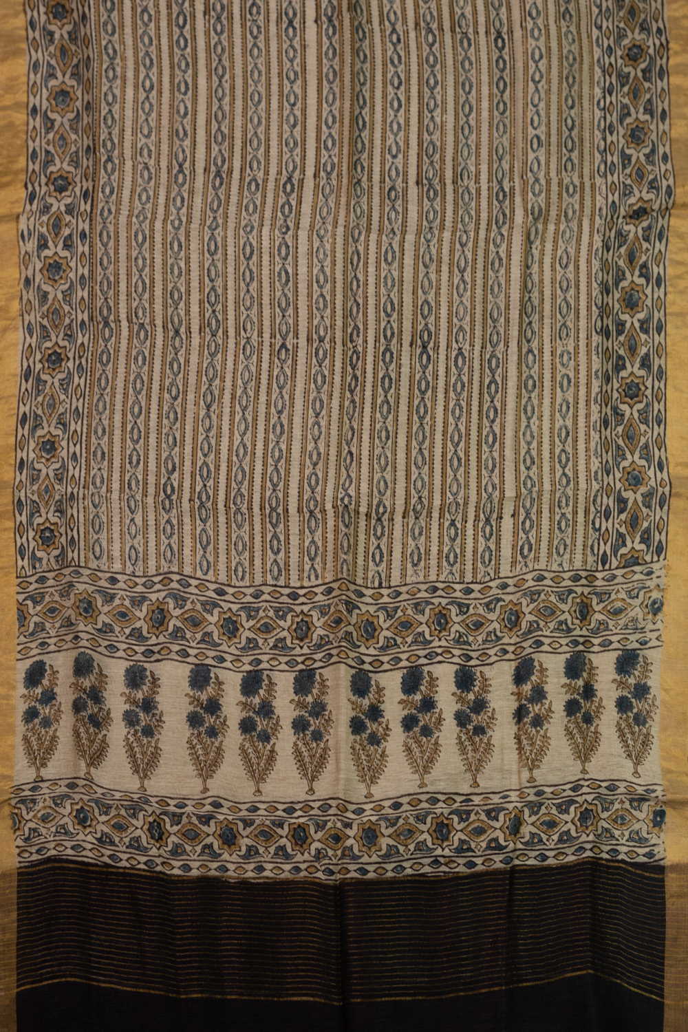 Ajrak Suits - Matkatus
