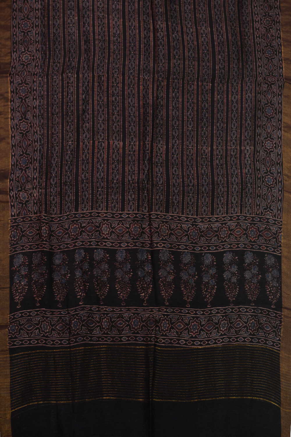 Ajrak Suits - Matkatus