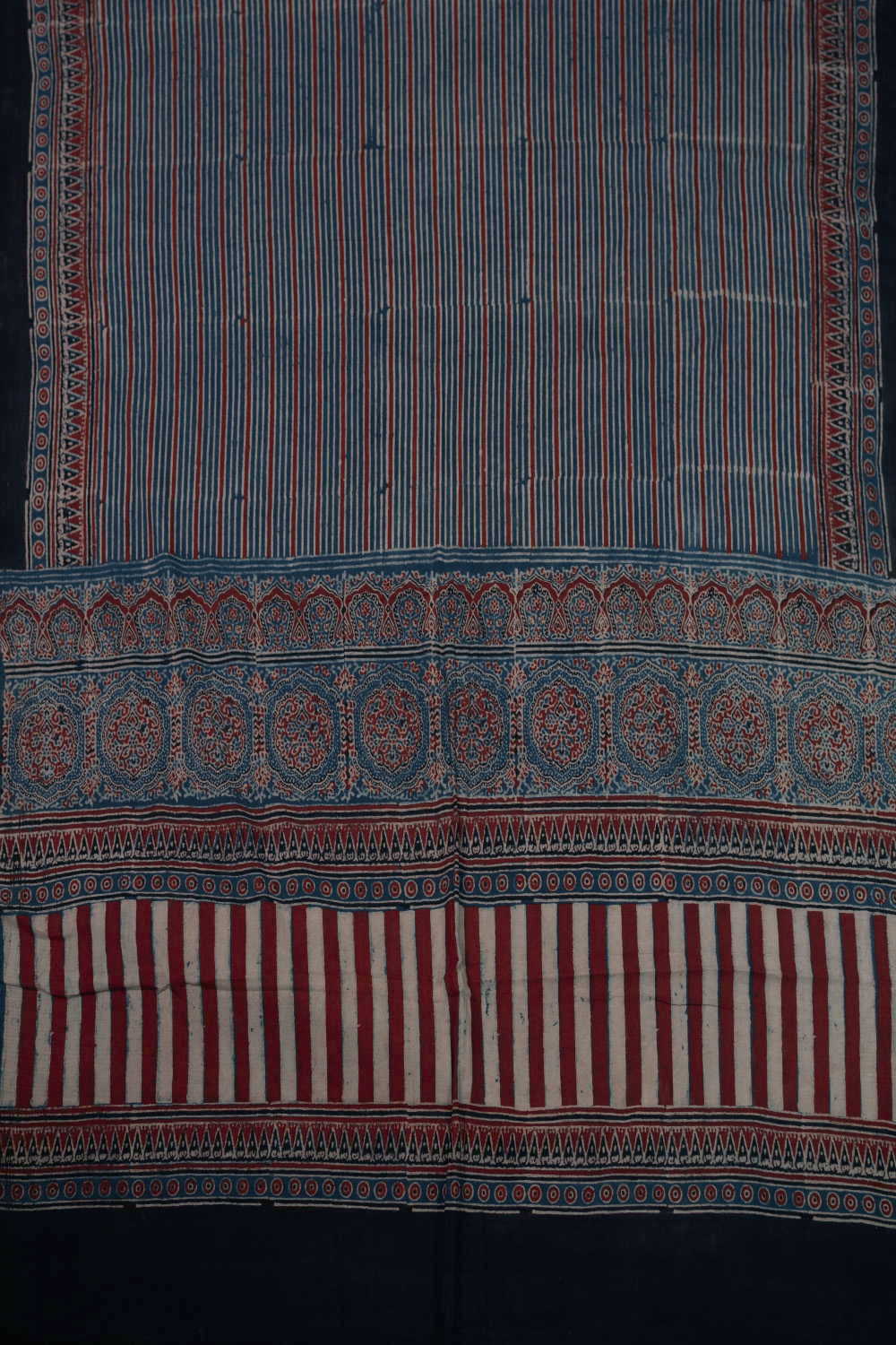 Unstitched Suits - Matkatus