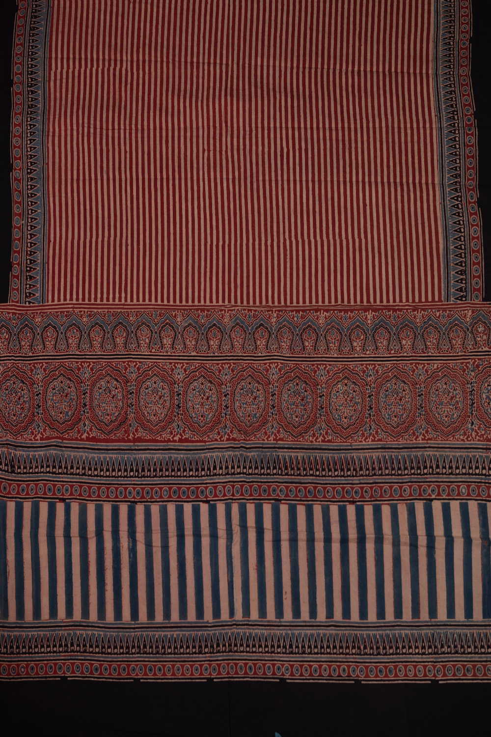 Ajrak Suits - Matkatus