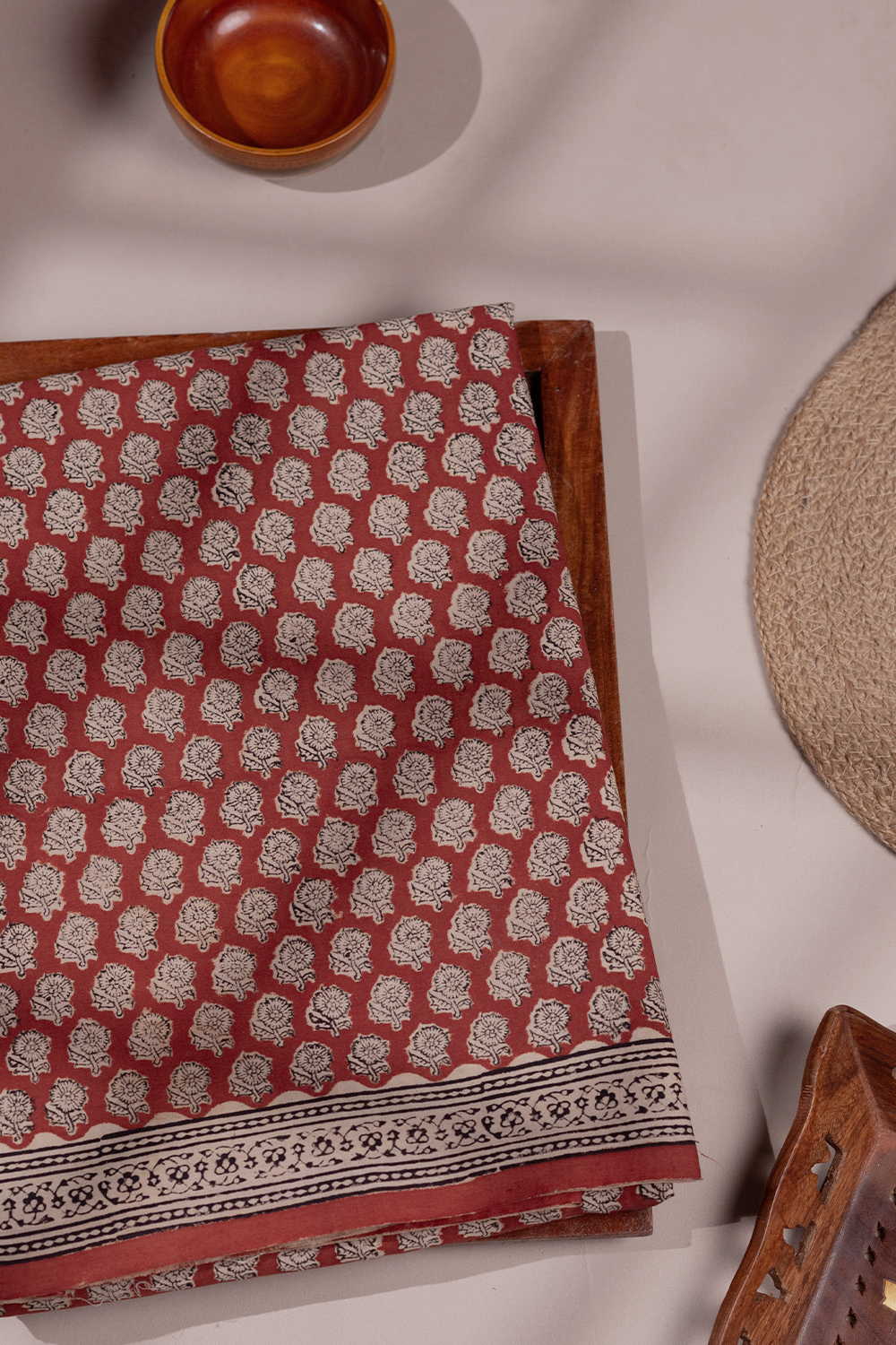 Shop Floral Crimson Muse Bagru Mul Cotton saree at Matkatus