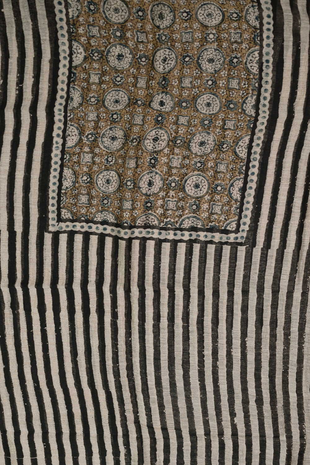 Ajrak Suits-Matkatus