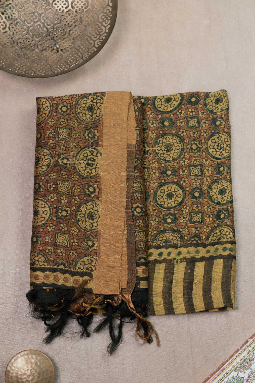Ajrak Suits-Matkatus