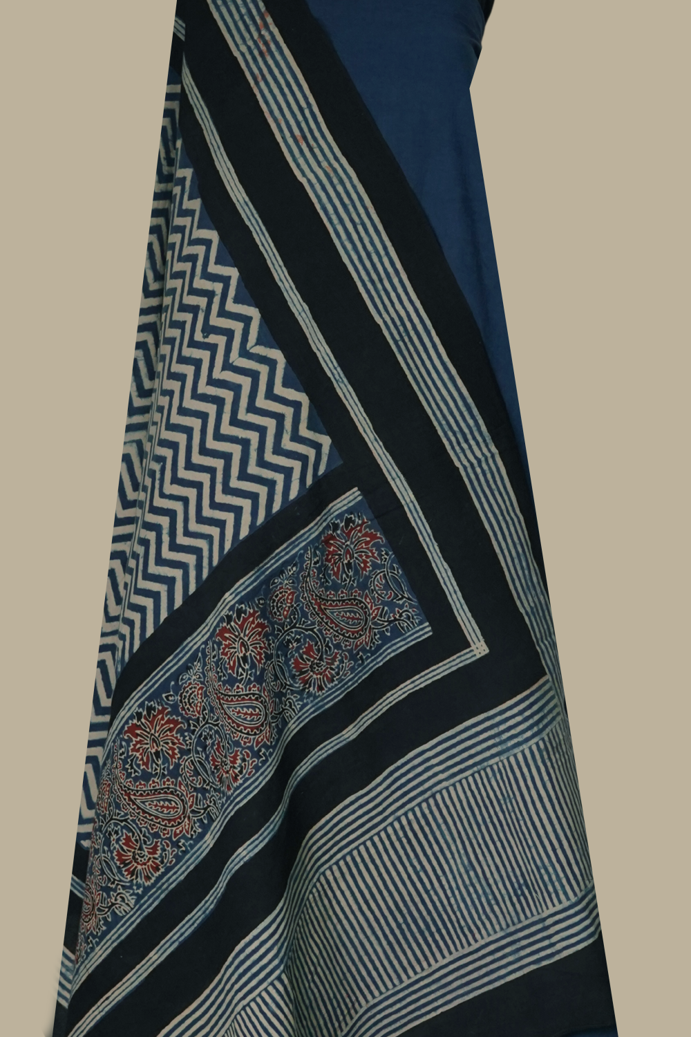 Ajrak Suits - Matkatus