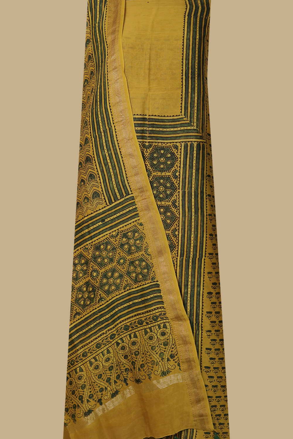 Ajrak Suits - Matkatus 
