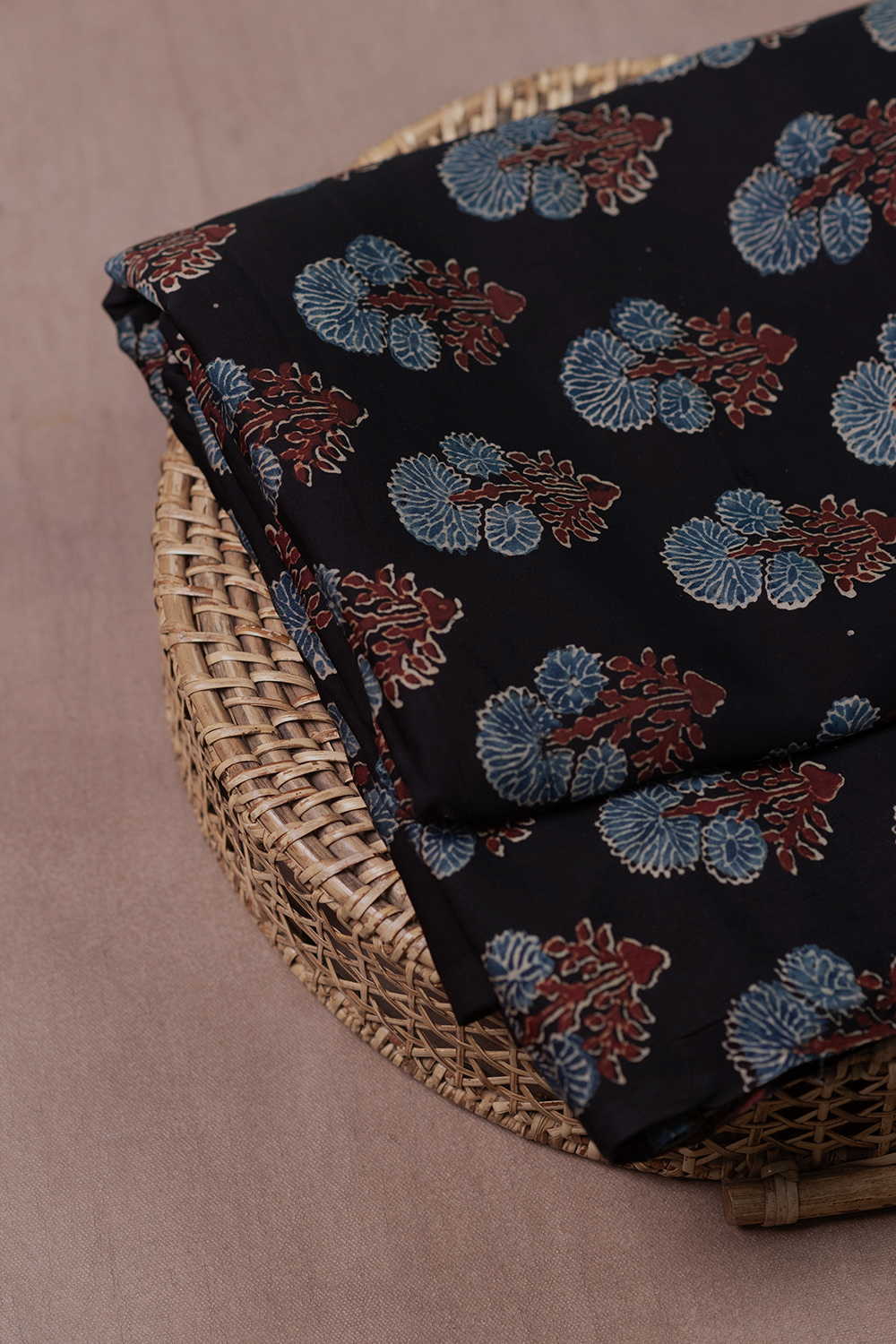 Silk Fabrics - Matkatus 