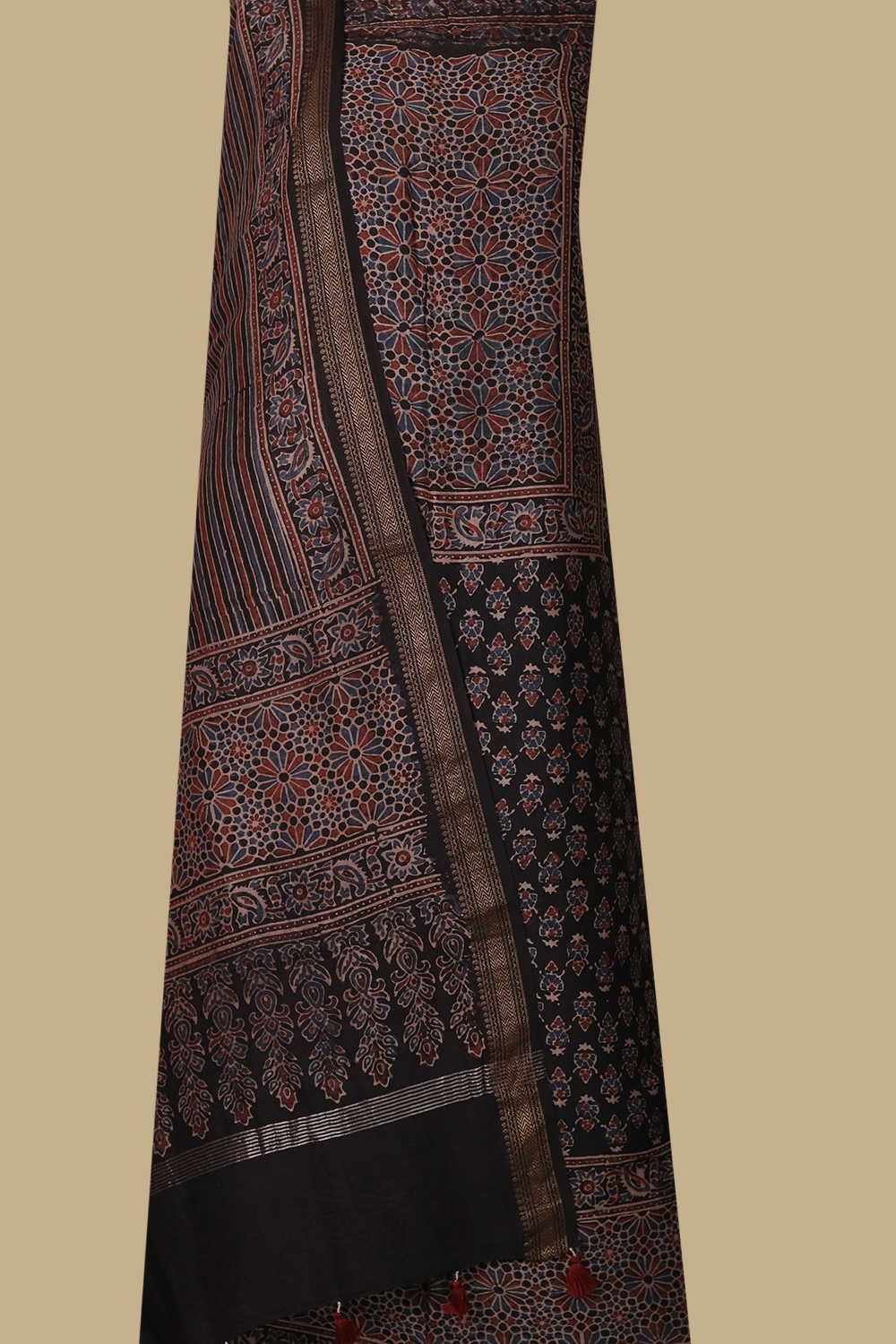 Ajrak Suits - Matkatus 