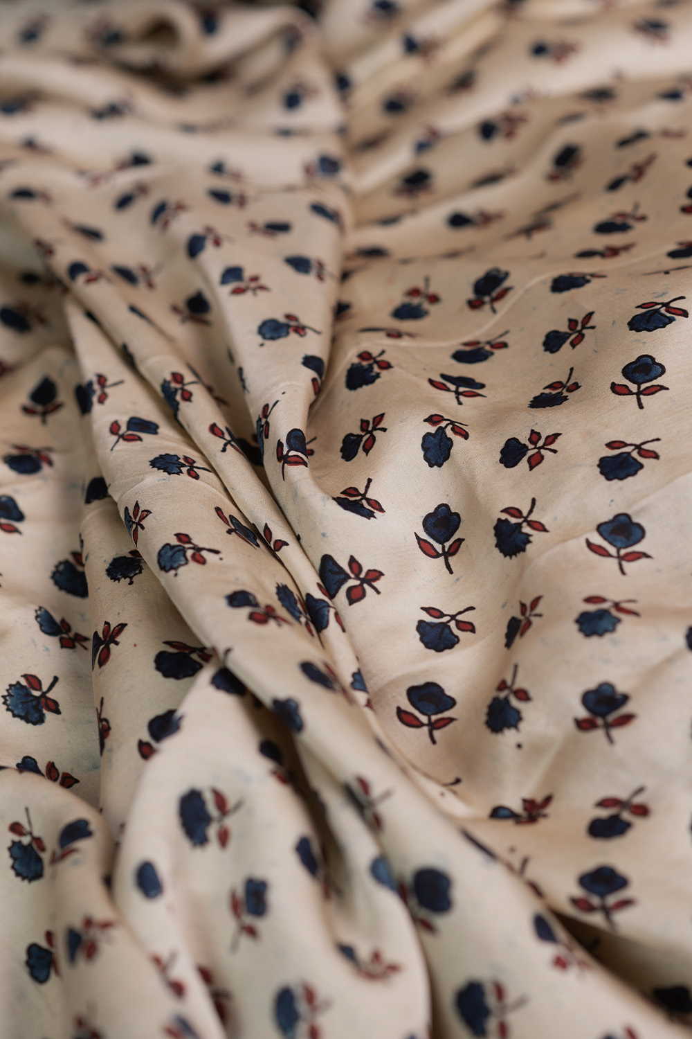 Silk Fabrics - Matkatus 