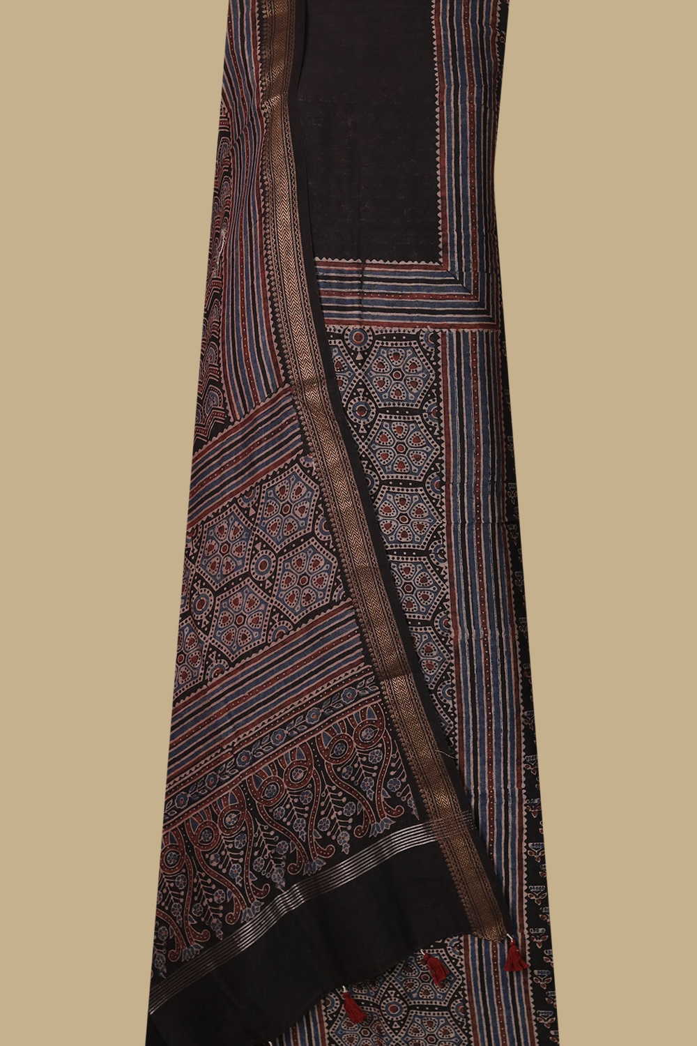 Ajrak Suits - Matkatus 