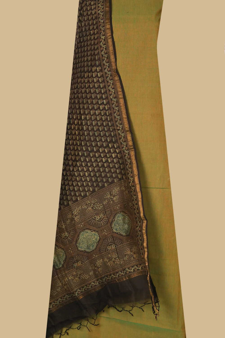 Top & Dupatta - Matkatus