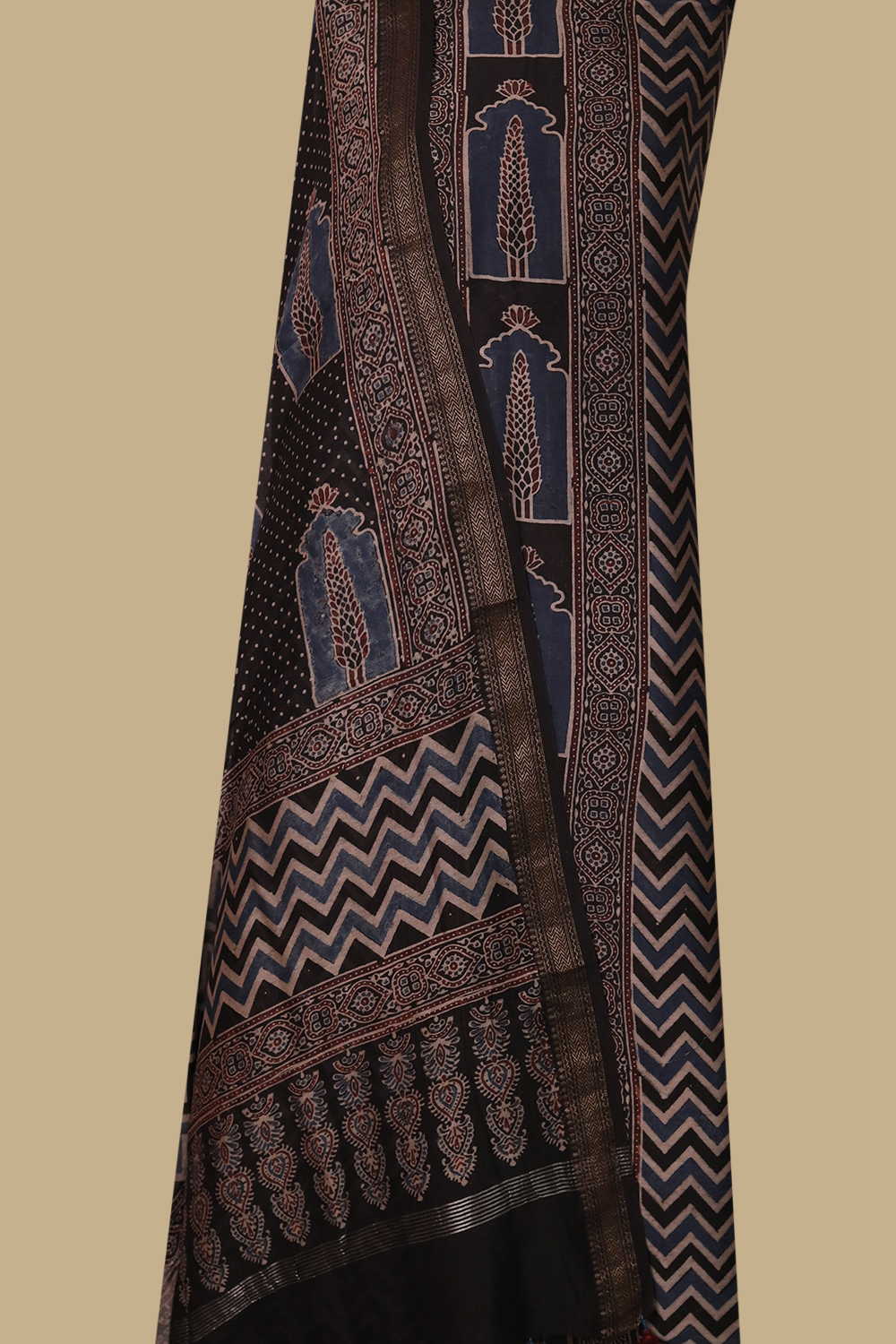 Ajrak Suits - Matkatus 