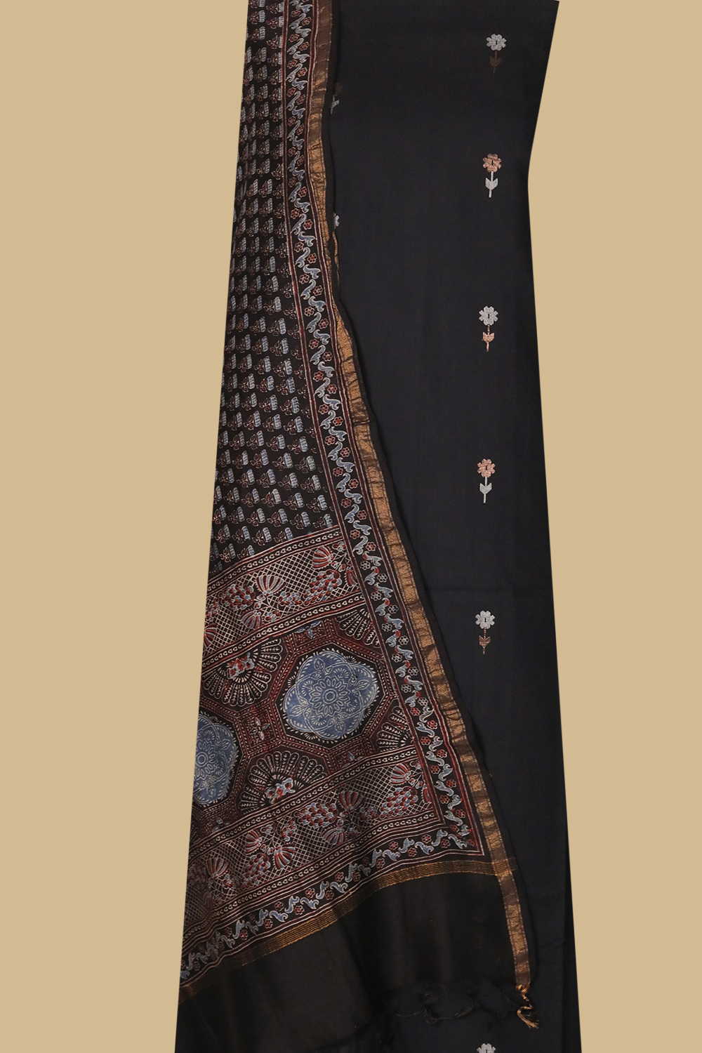 Top & Dupatta - Matkatus