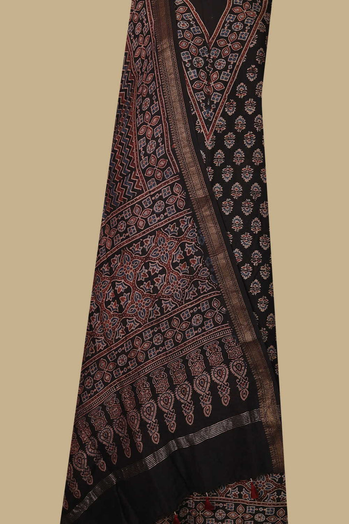 Ajrak Suits - Matkatus 