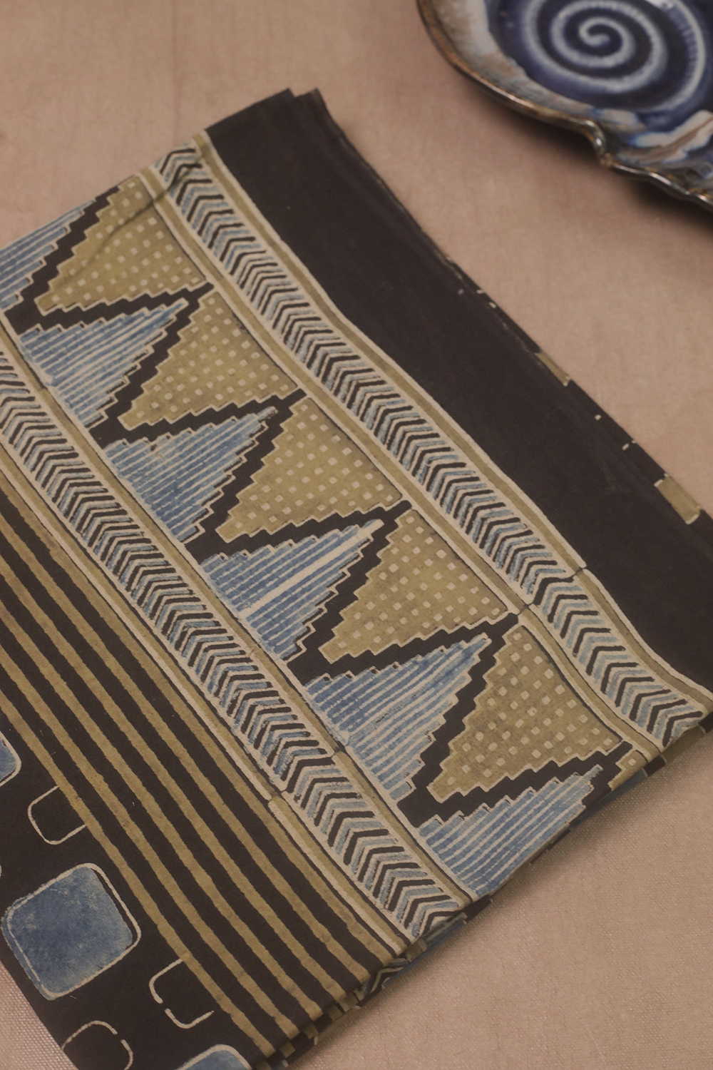 Ajrak Suits - Matkatus