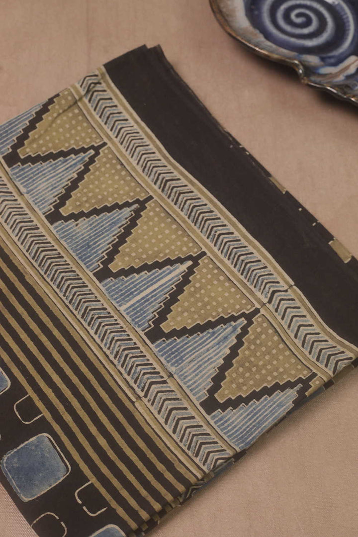 Ajrak Suits - Matkatus