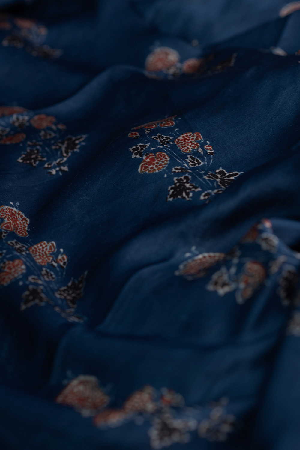 Silk Fabrics - Matkatus 