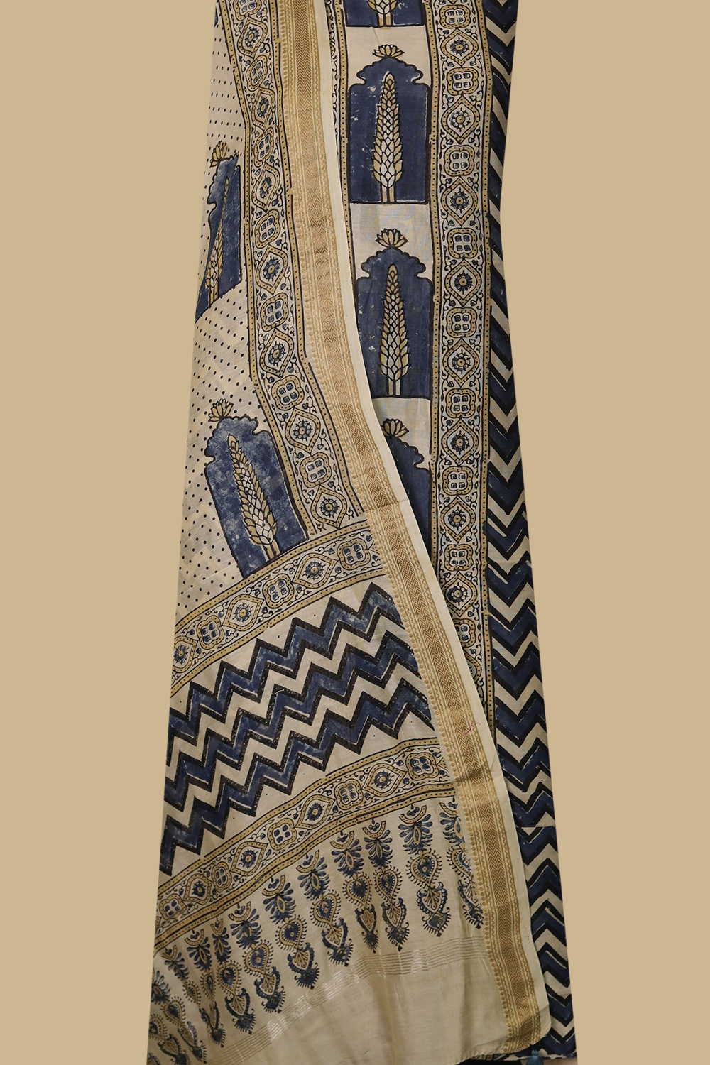 Ajrak Suits - Matkatus 