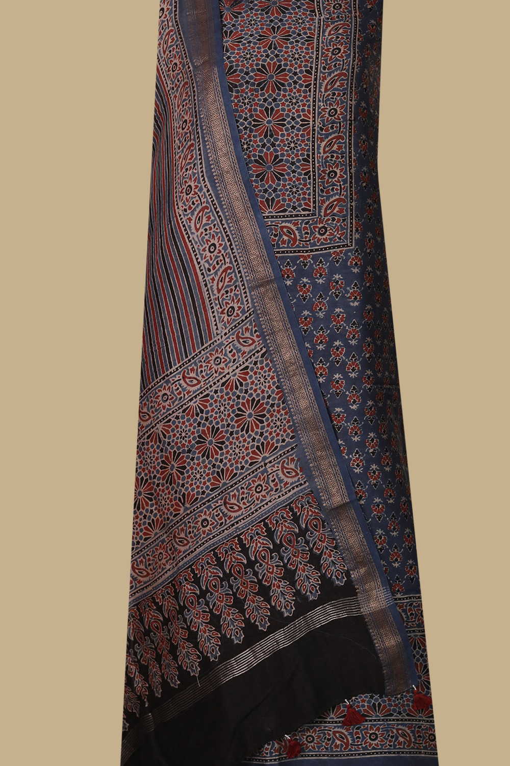 Ajrak Suits - Matkatus 
