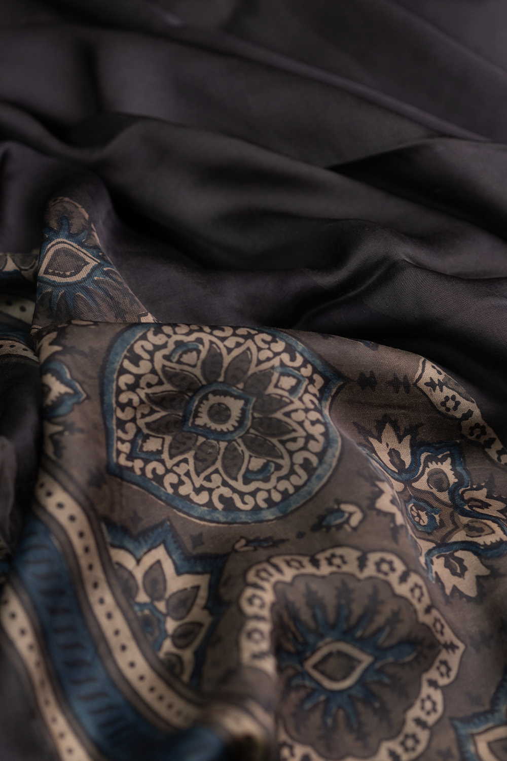 Silk Fabrics - Matkatus 