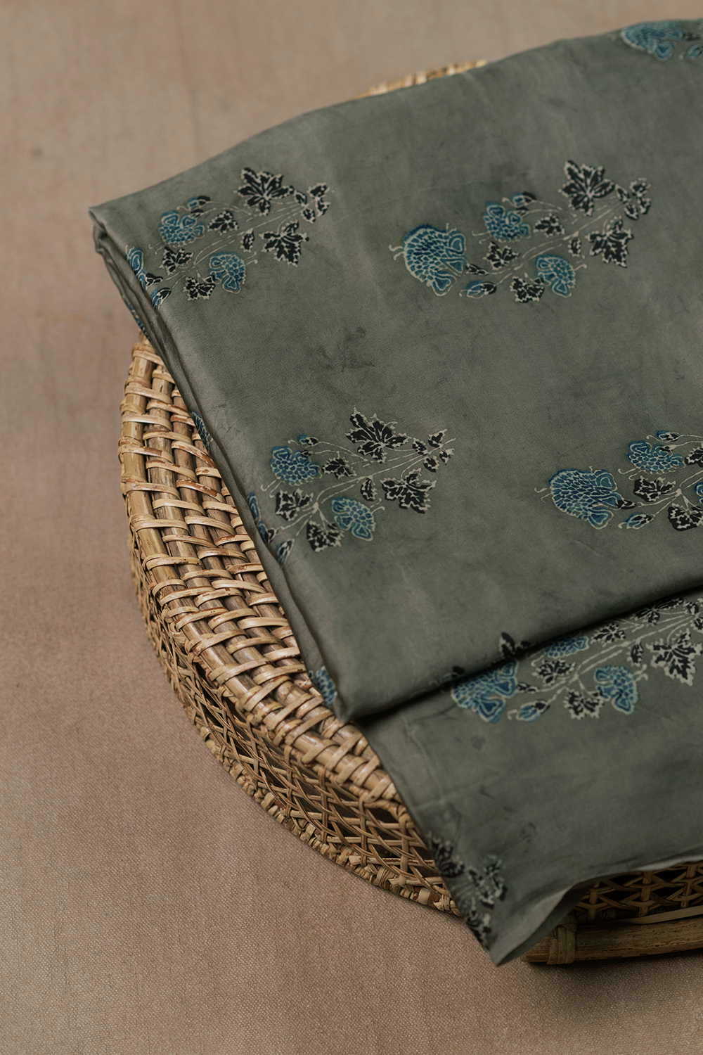 Silk Fabrics - Matkatus 