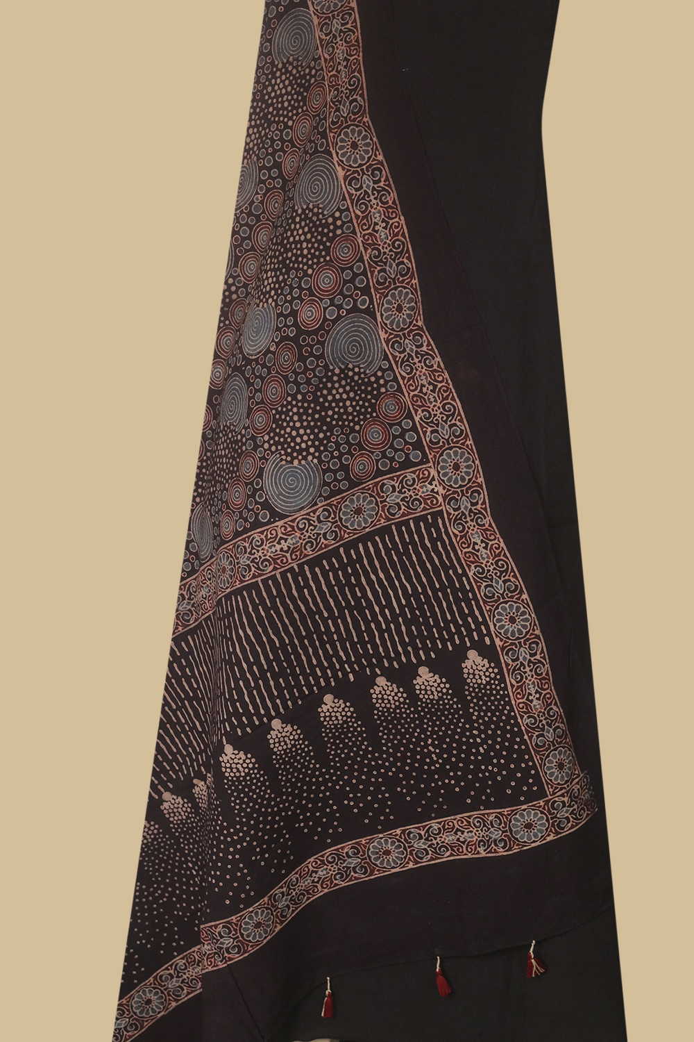 Ajrak Suits - Matkatus 