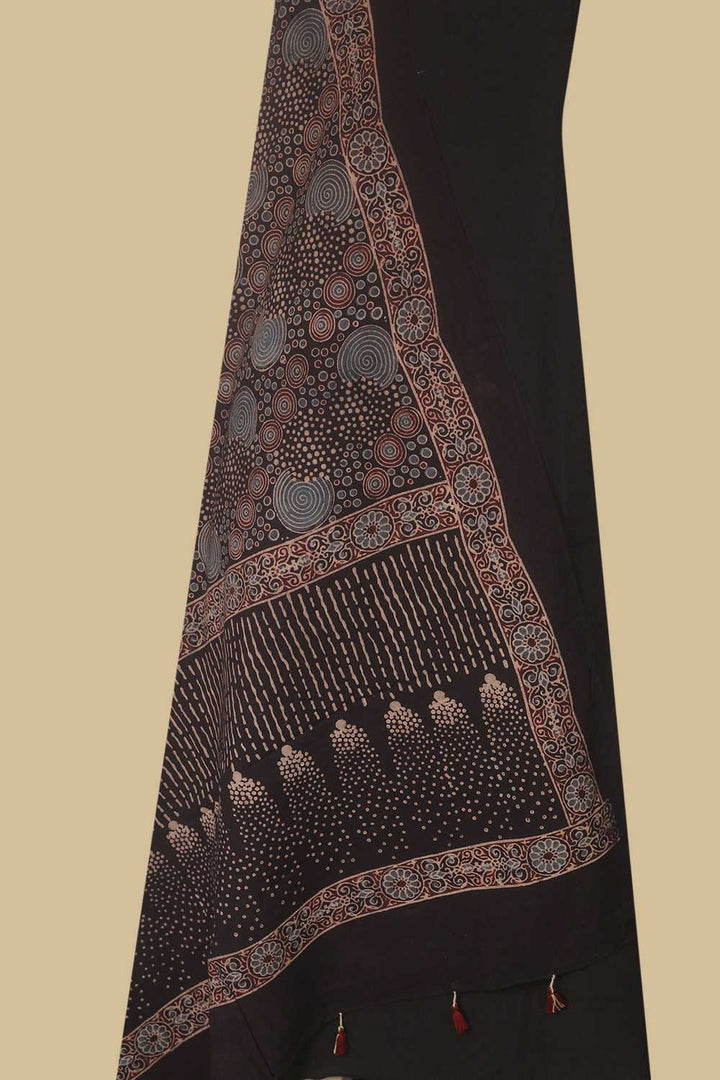 Ajrak Suits - Matkatus 