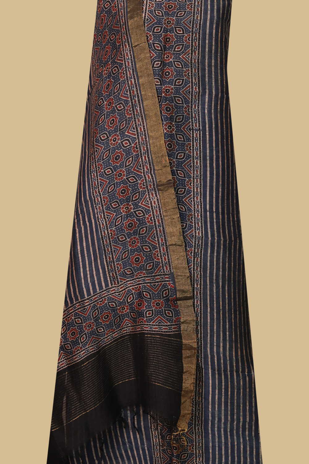 Ajrak Linen Top & Dupatta - Matkatus 