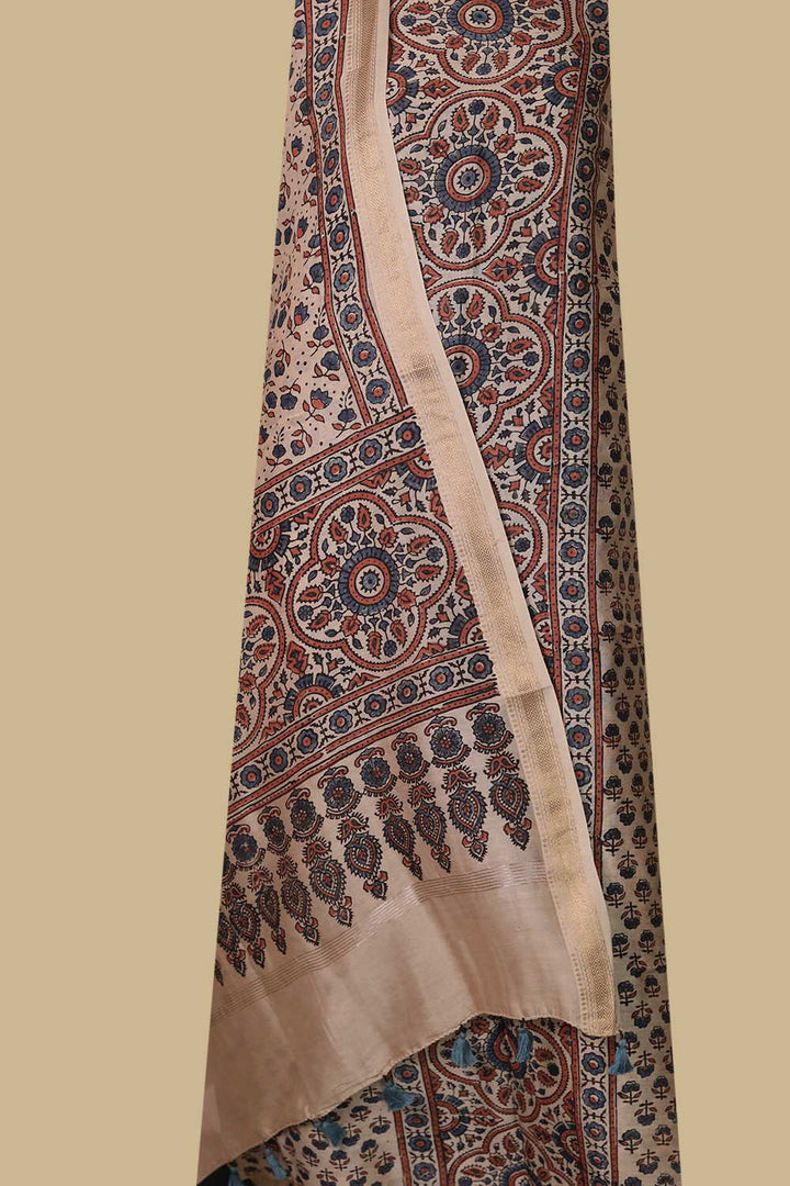 Ajrak Suits - Matkatus 