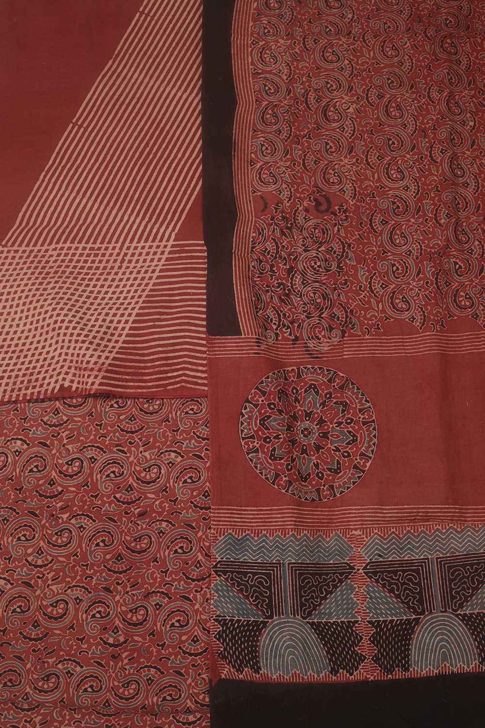 Ajrak Suits - Matkatus 