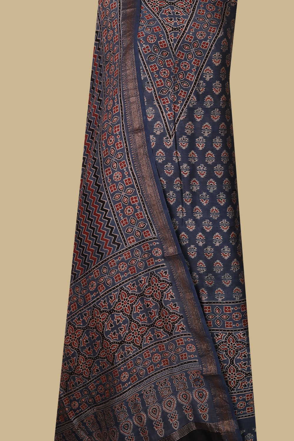Ajrak Suits - Matkatus 