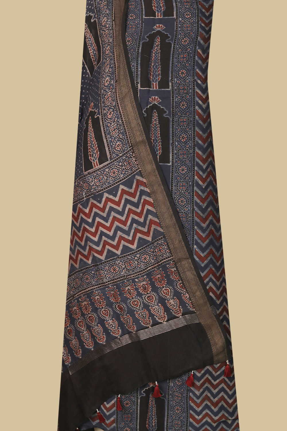 Ajrak Suits - Matkatus 