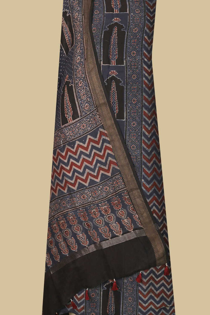 Ajrak Suits - Matkatus 