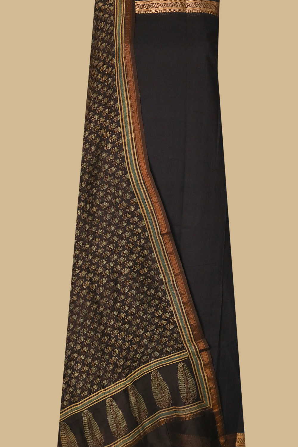 Top & Dupatta - Matkatus