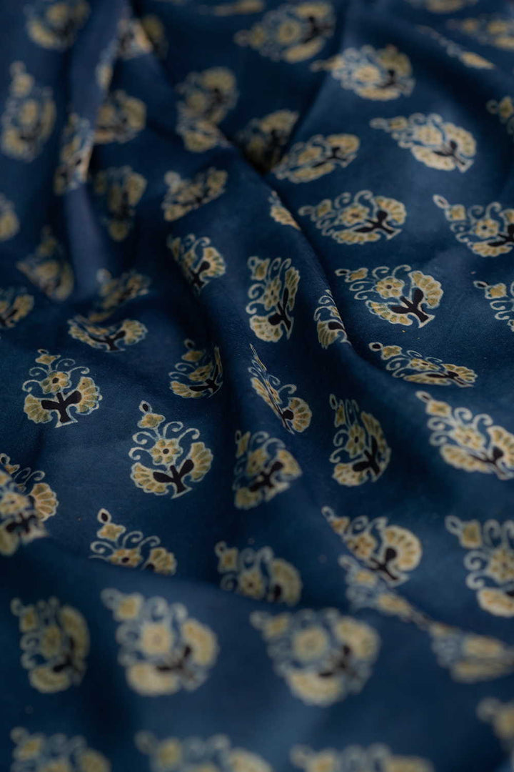 Silk Fabrics - Matkatus 