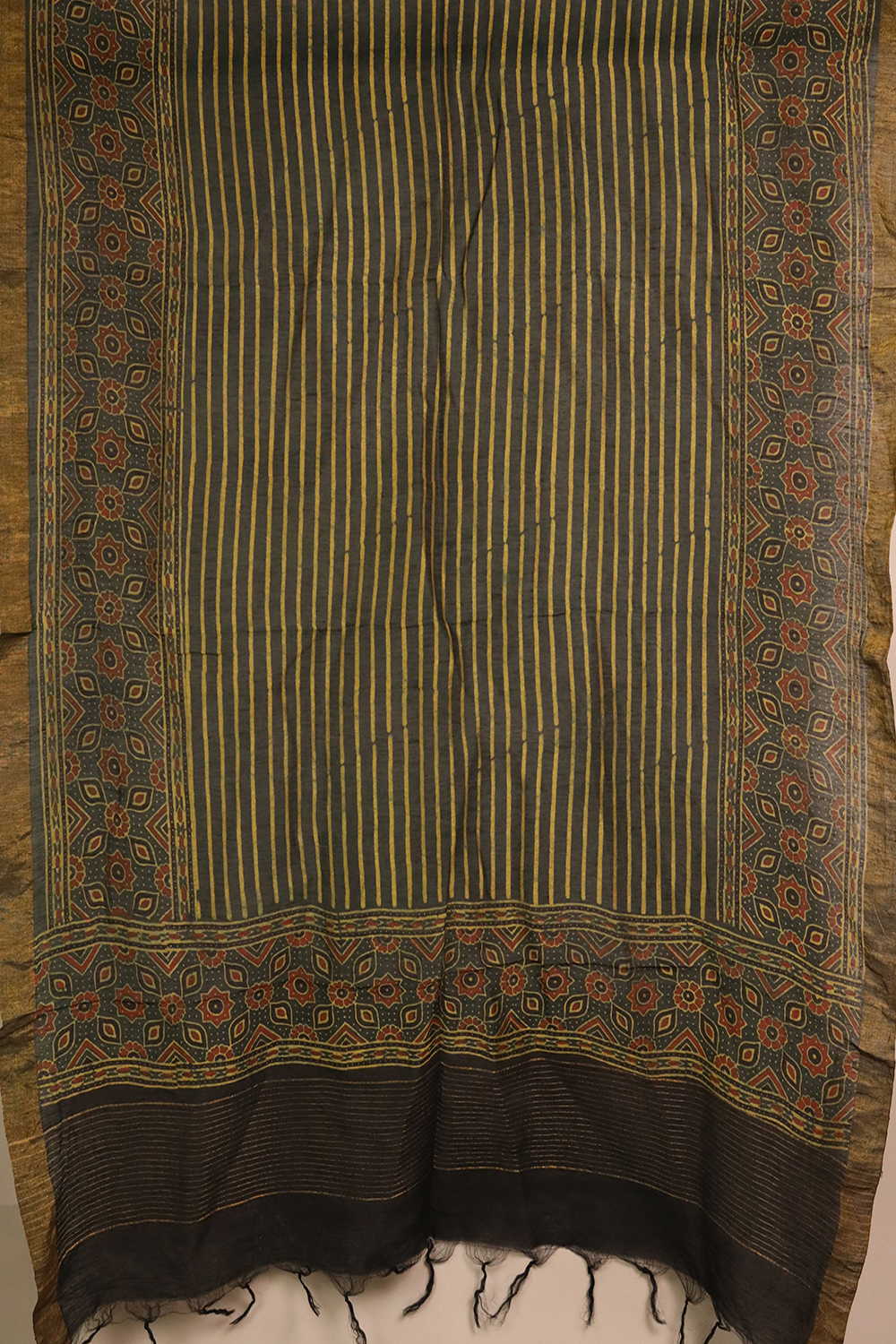 Ajrak Linen Top & Dupatta - Matkatus 