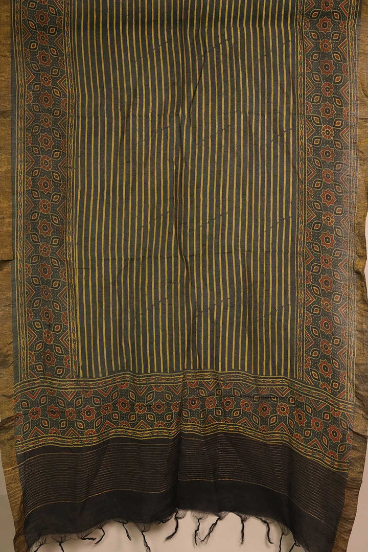 Ajrak Linen Top & Dupatta - Matkatus 