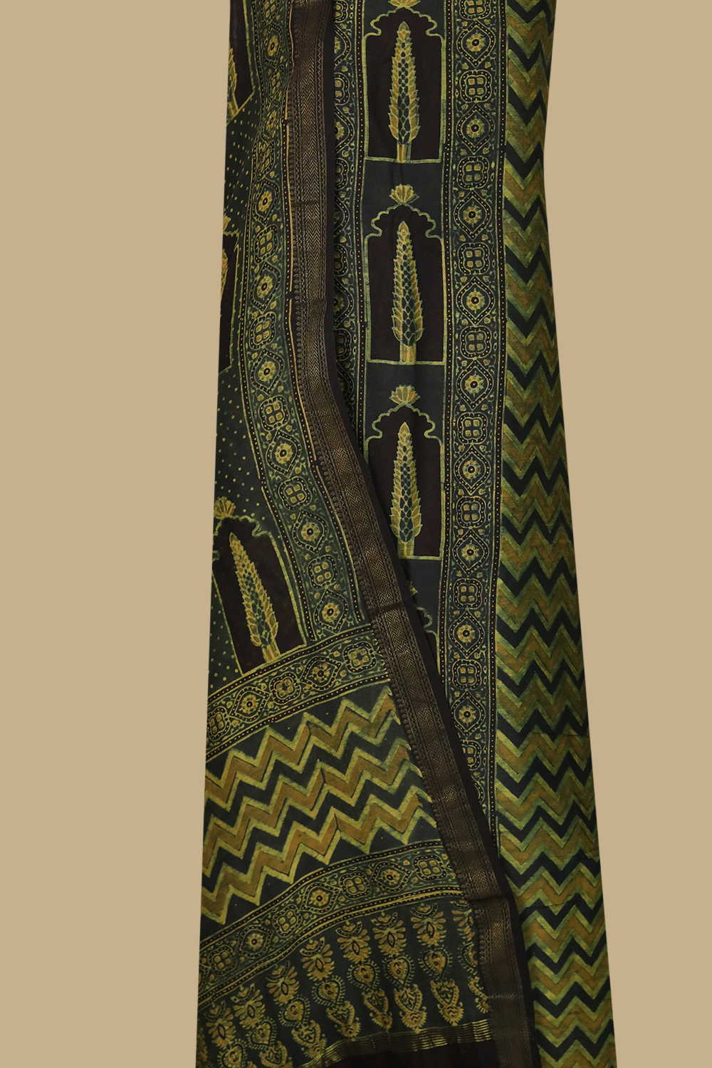 Ajrak Suits - Matkatus 