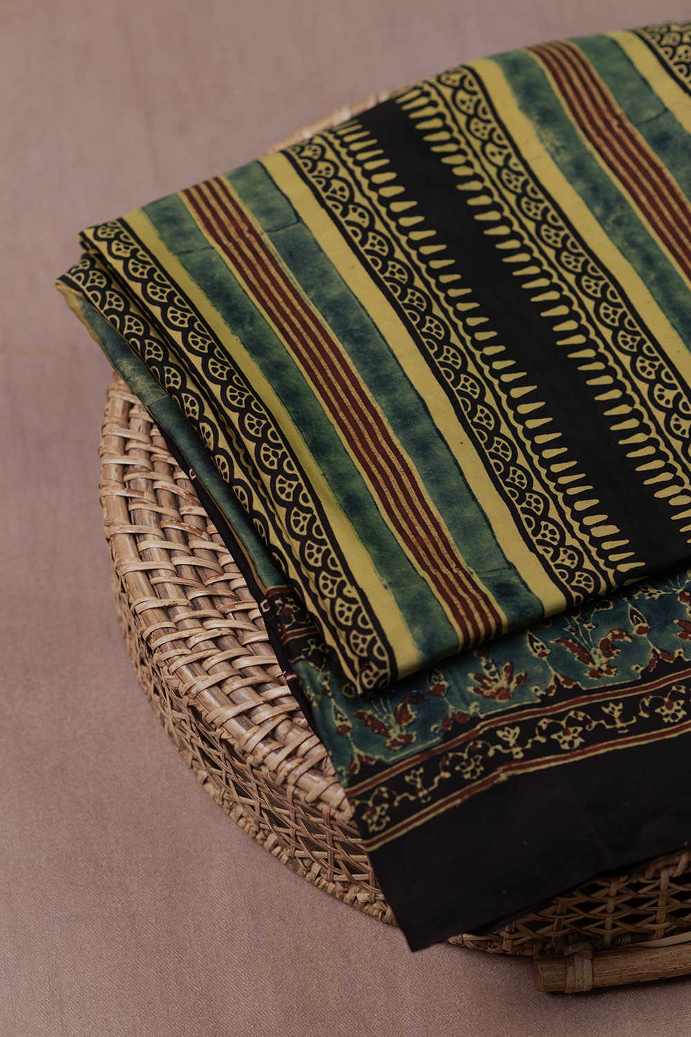 Silk Fabrics - Matkatus 