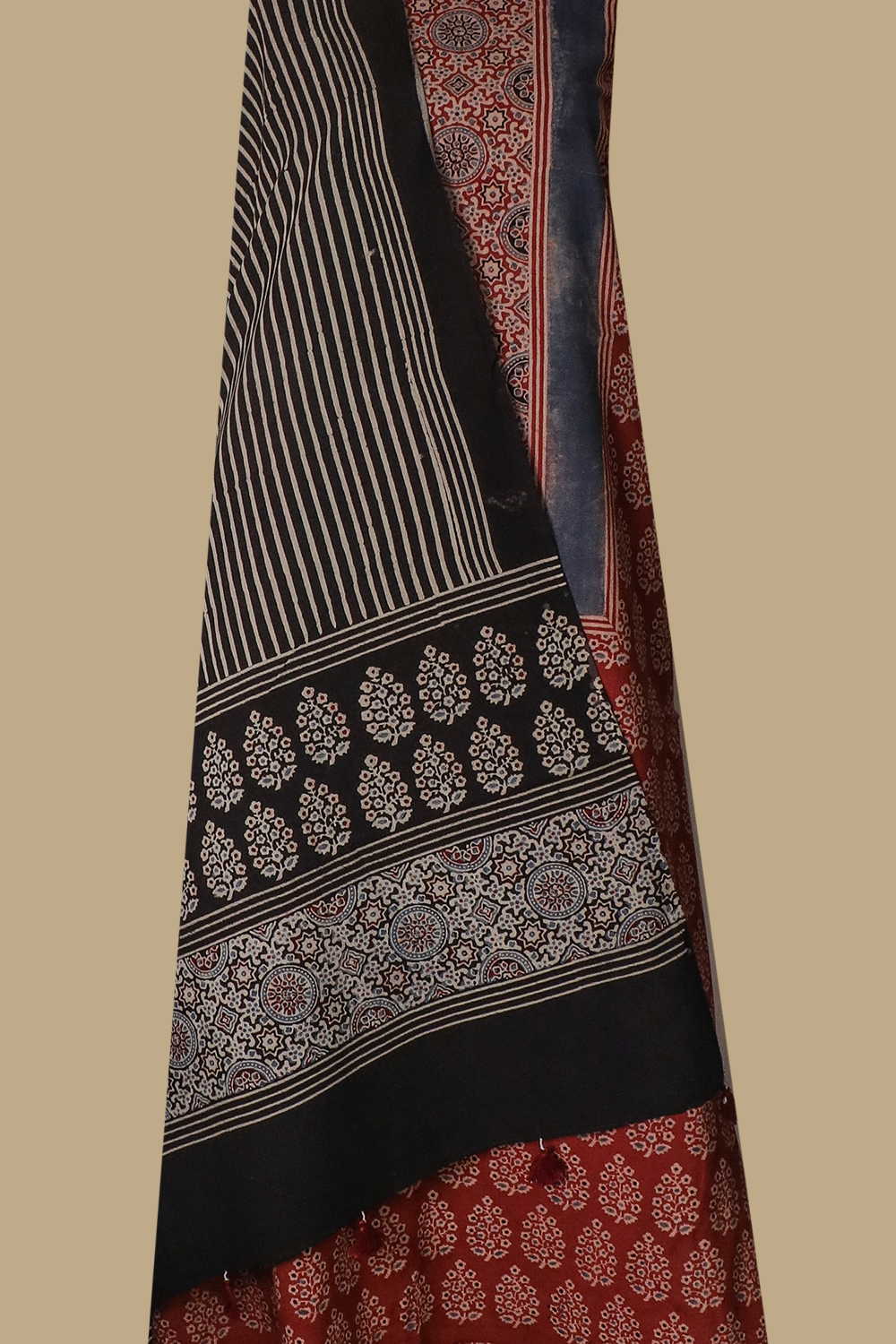 Ajrak Suits - Matkatus 