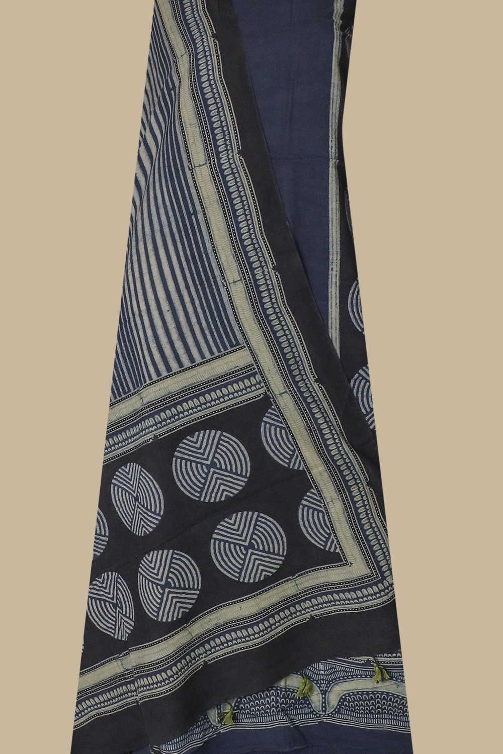 Unstitched Suits - Matkatus 