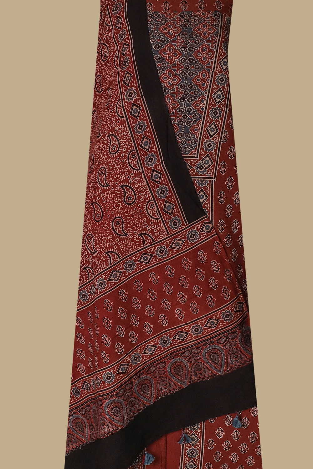 Ajrak Suits - Matkatus 
